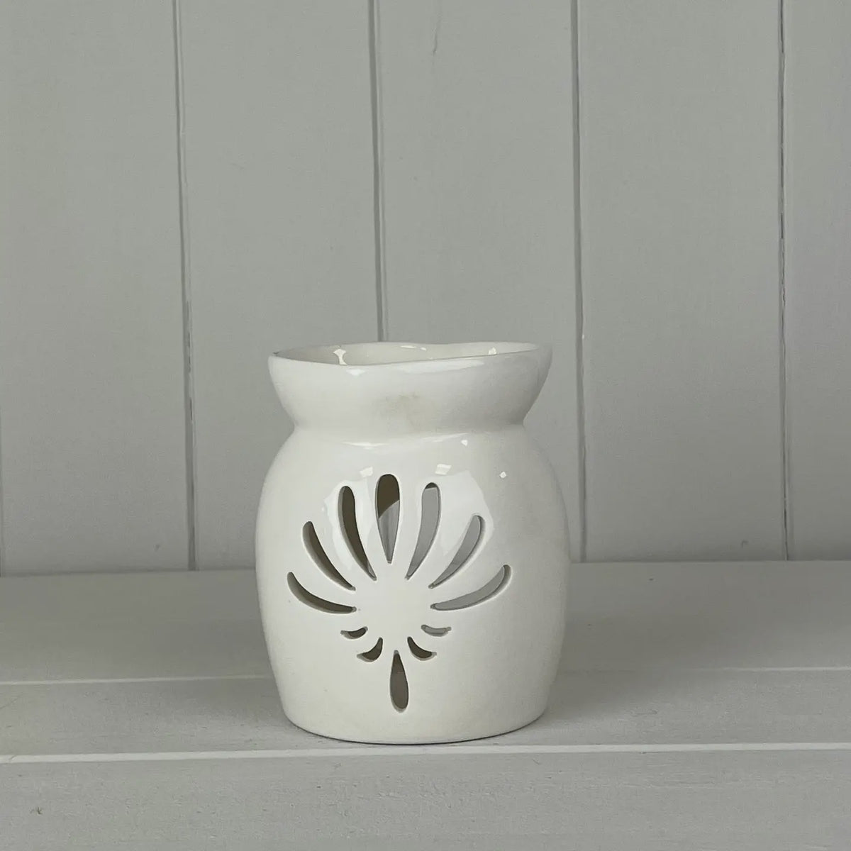 Oil Burner Wax Melter: Ceramic Heart Shaped Top  Round 9cm