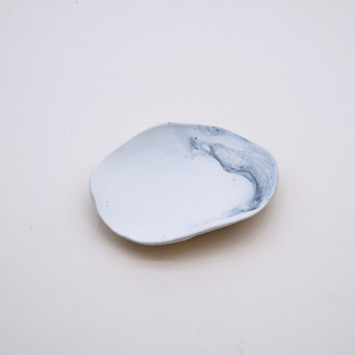 Soap Dish Porcelain Round Marble Effect - Grey & White - Hana Blossom
