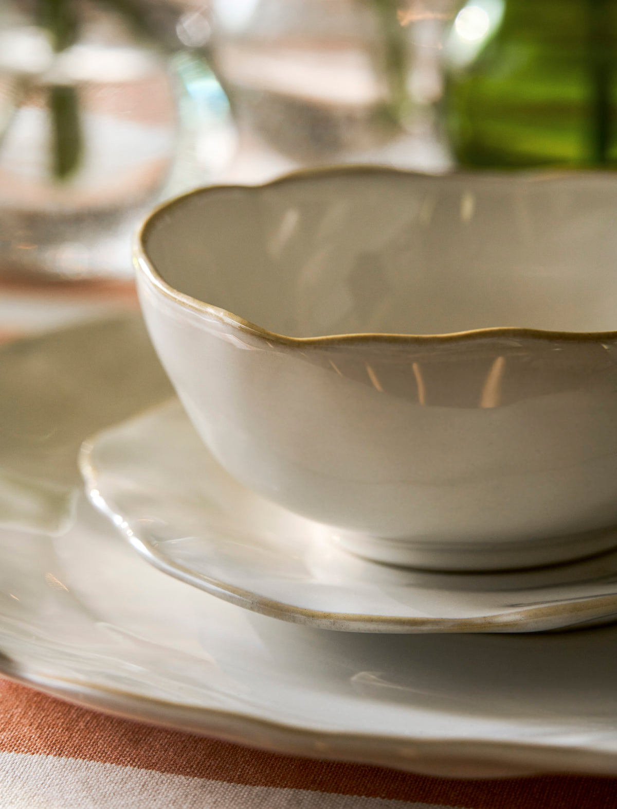 Bowl: Ceramic Ithaca Unique Shape - White - Garden Trading