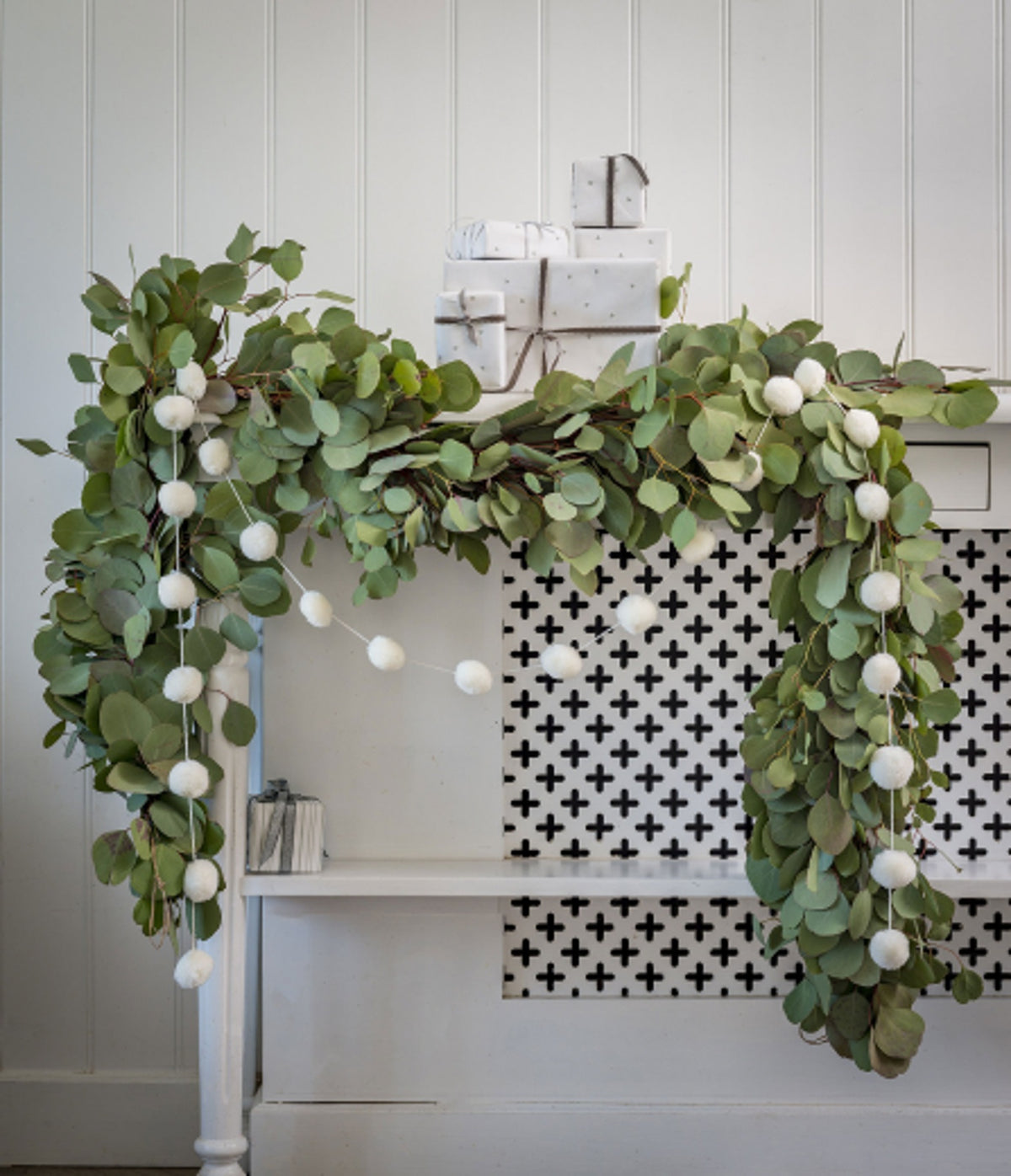 Christmas Garland: Wool Handmade Pom Pom String - White