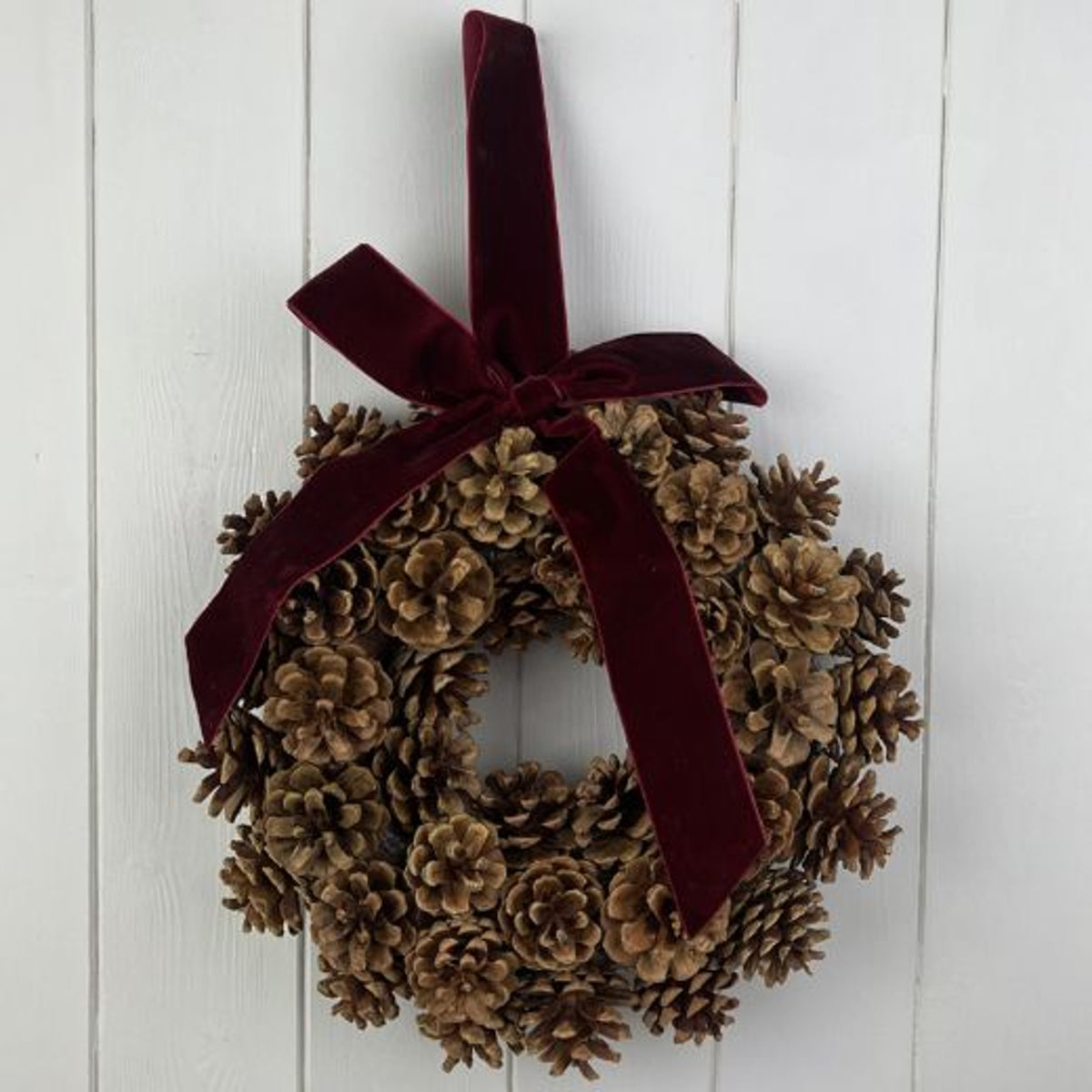 Christmas Wreath: Pinecone Round with Bow 30cm - Natural Black