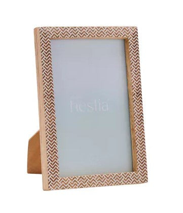 Photo Frame: Woood Carved Chevron 6 x 4 - Natural - Impressions