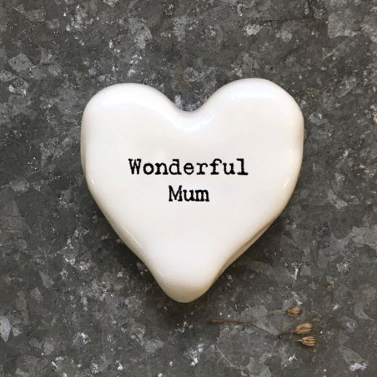 Heart Pebble: Porcelain Token Wonderful Mum - White - East of India