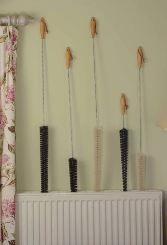 Radiator Brush: Goat Hair Dark Bristle Large 115cm - White & Natural
