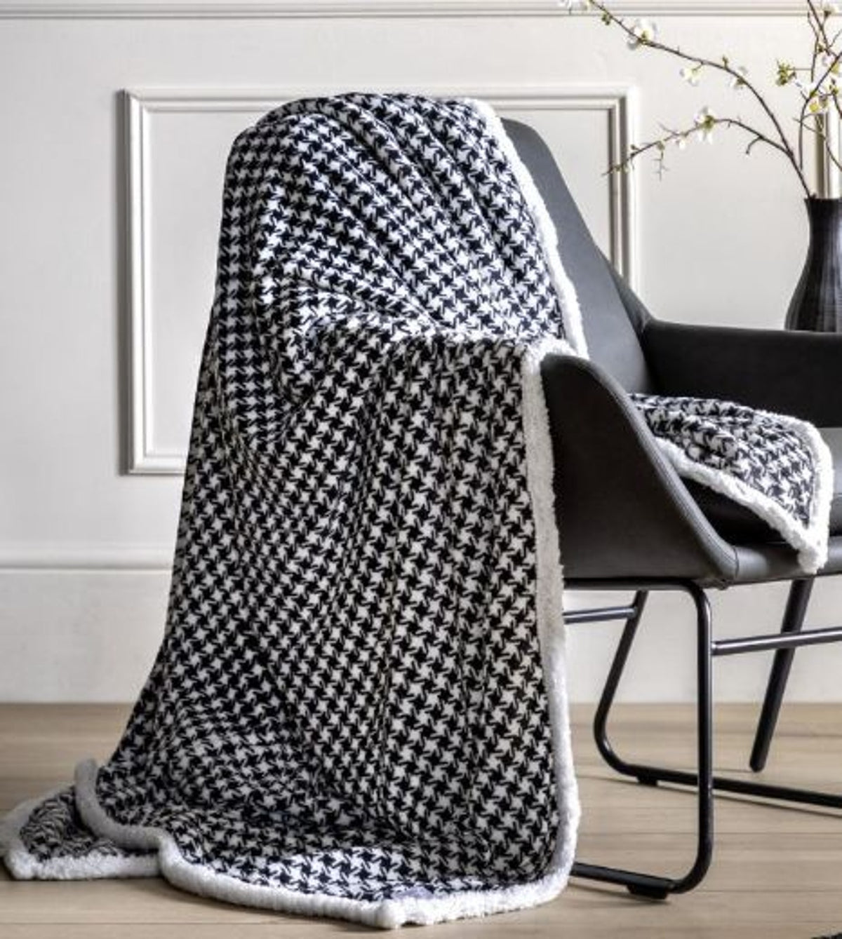 Throw: Velvet Feel Dogtooth Sherpa Lined - Black